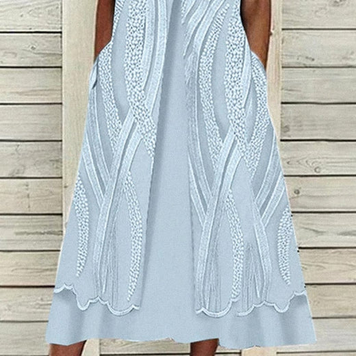 Vestido de mujer con bolsillos y escote en pico