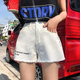 Pantalones cortos de moda con figuras